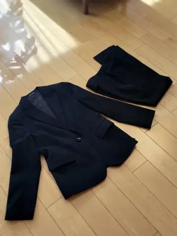 비즈니스 정장 블랙 자켓과 팬츠