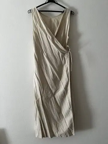 베이지 랩 드레스 슬리브리스 베스트 카프리슈 레마쥬