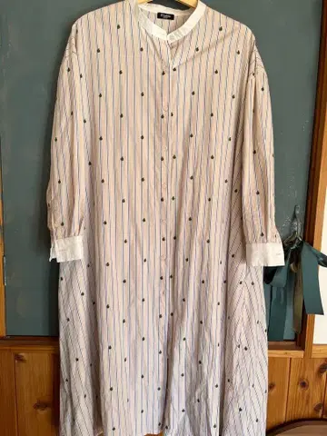 마블슈드 사과 자수 셔츠 원피스