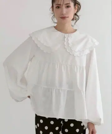 새상품급 메라키 MERAKI 더블 칼라 스캘럽 블라우스 화이트