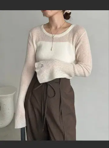 C.L 캐시미어 울 플레어 슬리브 니트