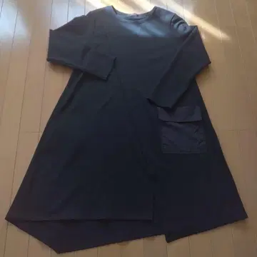 크레센트의 다크 그레이 티셔츠 원피스