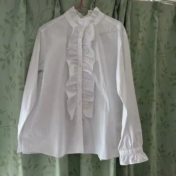 화이트 긴팔 블라우스