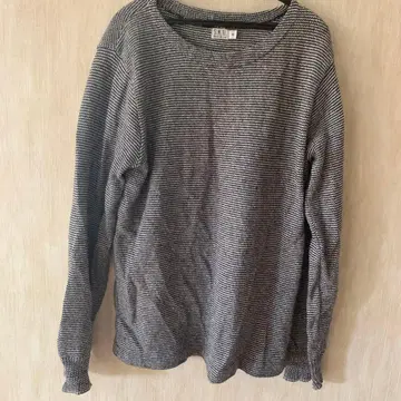 S.K.U. 네이비와 화이트 스트라이프 니트 S