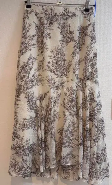 SNIDEL 꽃무늬 자수 머메이드 스커트 사이즈 1 새상품급