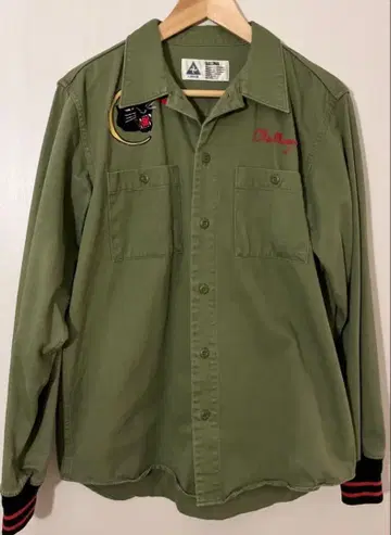 [ 새상품급 ] CHALLENGER 블랙 캣 밀리터리 셔츠