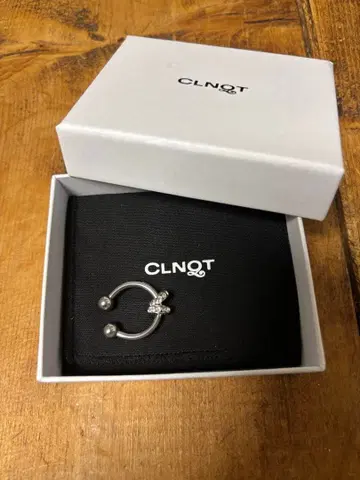 Justine Clenquet Bless 크리스탈 이어커프