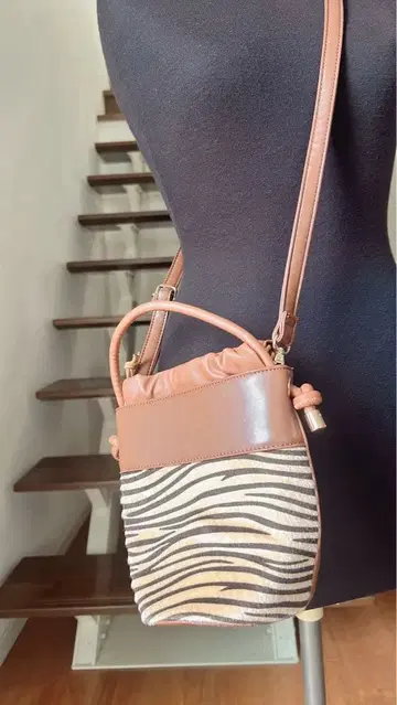 프리즈마트 숄더백