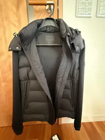 TATRAS 블랙 다운 자켓 후드 부착