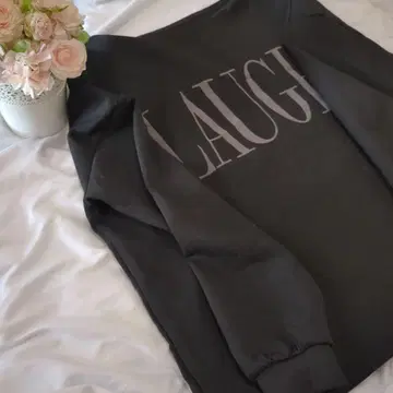 내추럴 꾸뛰르 로고 후드티 시착만 한 상품