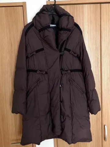 다운 코트 갤러리 비스콘티