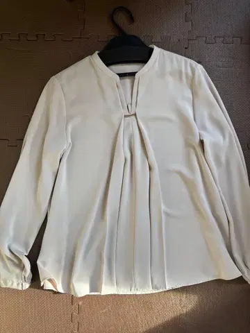 화이트 긴팔 블라우스 M