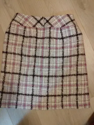 핑크와 블랙 체크 무늬 타이트 스커트