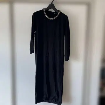 ZARA 블랙 니트 원피스 골드 악센트 포함