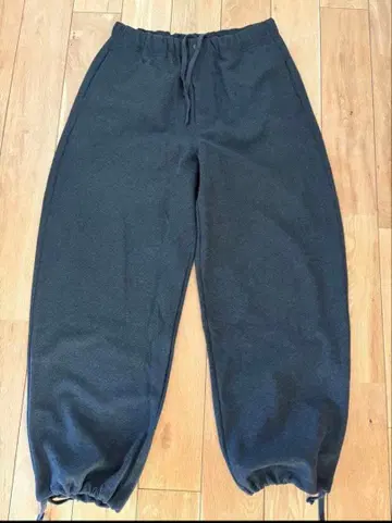 유니클로 U 브러쉬드 맨투맨 와이드 팬츠 다크 그레이 와이드 팬츠 M