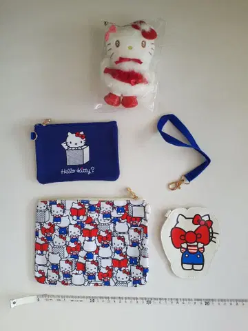 헬로키티 파우치와 마스코트