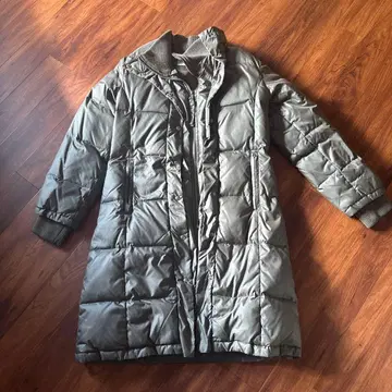 올리브 그린 퀼팅 다운 자켓