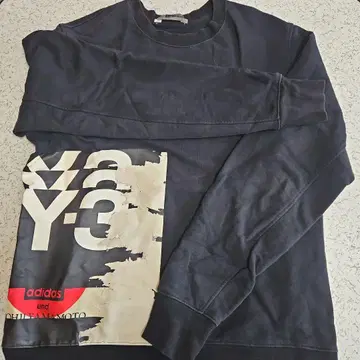 Y-3 그래픽 프린트 맨투맨 블랙