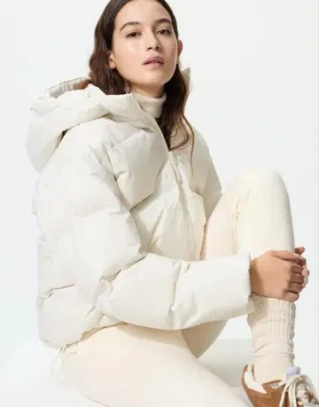 유니클로 심리스 다운 재킷 화이트 XL