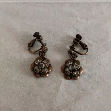 꽃 모양 브론즈색 귀찌