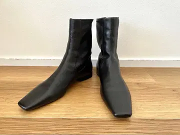 ZARA 천연 가죽 블랙 레더 스퀘어토 숏부츠 39