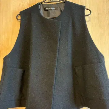 2025 미즈이로 인드 포켓 부착 크루넥 베스트