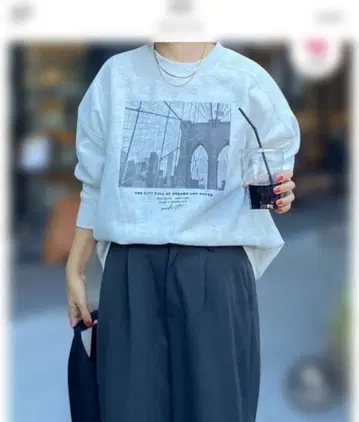 [ 퓨어세신 ] 포토 프린트 양면 기모 맨투맨 새상품급