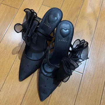 RANDA 란다 쉬폰 리본 하트 뮬 펌프스 샌들