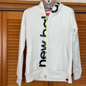 new balance 후드 부착 맨투맨