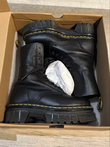 닥터마틴 AUDRICK 통굽 부츠