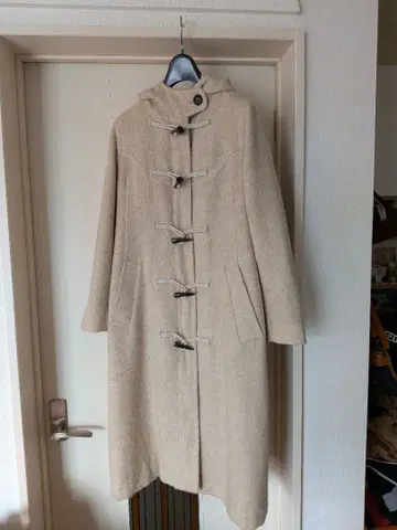 Balcony and Bed 생성 더플 코트