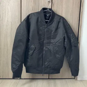 유니클로 +J 하이브리드 다운 오버 사이즈 MA-1 블루종 사이즈 S