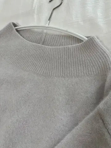 FRAY I.D 프레이 아이디 오프숄더 벌룬 슬리브 스웨터