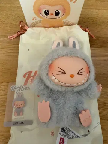 러브브 Have A Seat