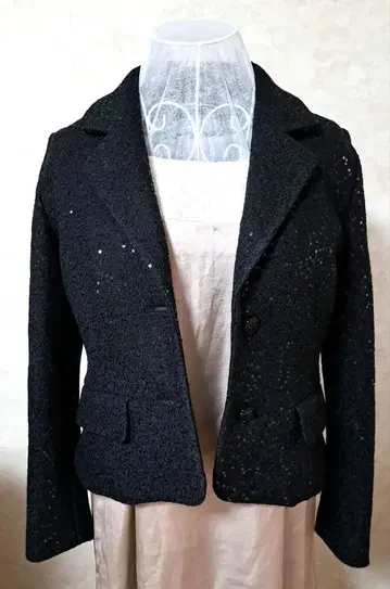 스팽글 장식 블랙 테일러드 자켓 M 사이즈
