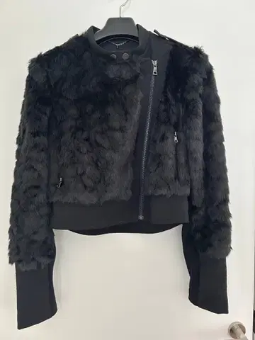 BCBGMAXAZRIA 인조 모피 숏 자켓 블랙