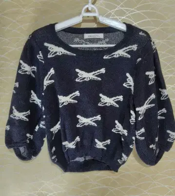 dazzlin 벌룬 소매 니트