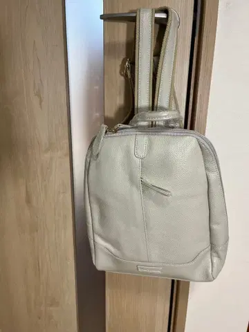 Pina Moema 라이트 그레이 백팩