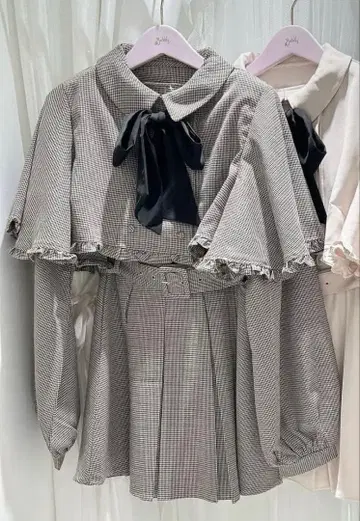 [ bubbles ] 케이프 리본 블라우스 플리츠 팬츠 셋업