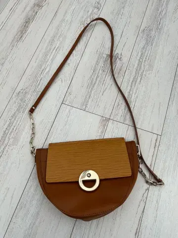 [ 새상품 ] ZARA BASIC 하프문형 숄더백