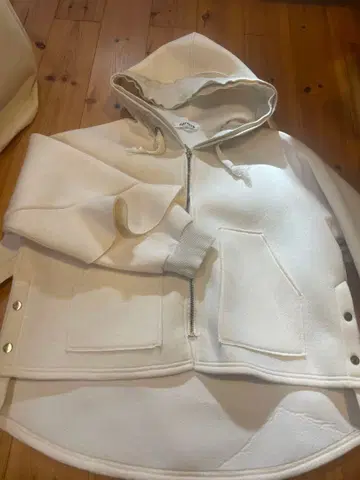 야마다야 RADIATE 본딩 프릴 후드티