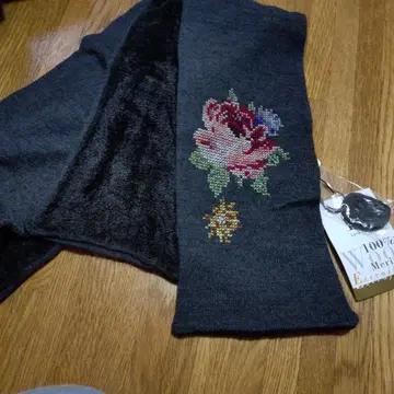 Lake Alster 꽃무늬 자수 머플러