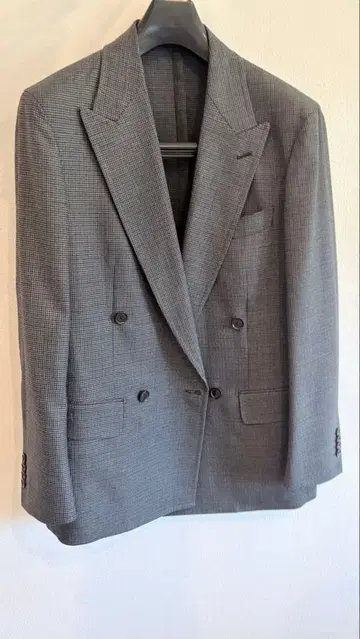 그레이 체크 무늬 더블 브레스트 자켓