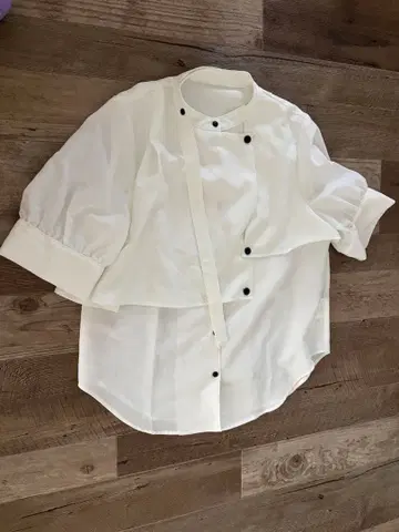 UNITED TOKYO 반팔 셔츠 화이트