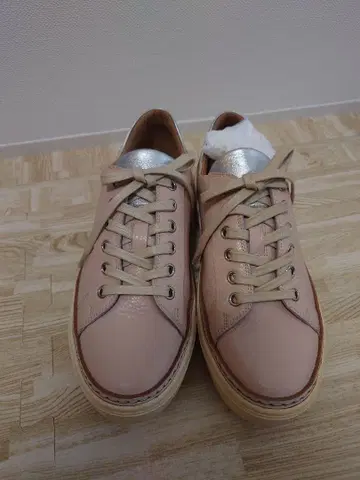 trea 핑크 가죽 스니커즈