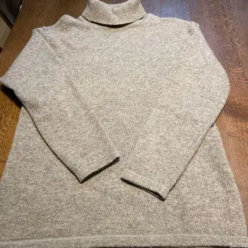 베이지 터틀넥 니트 긴팔