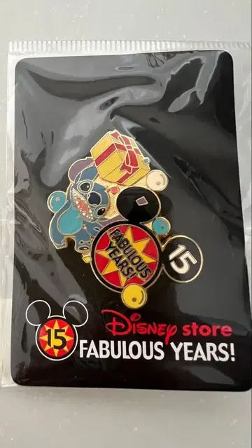 [ 새상품 미개봉 ] 디즈니 스토어 15주년 한정판 스티치 핀 배지