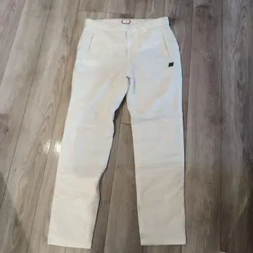 New Balance 화이트 팬츠 N 로고