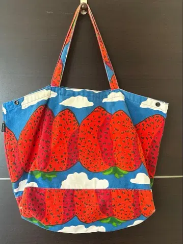 마리메꼬 이치고노야마 캔버스 토트백