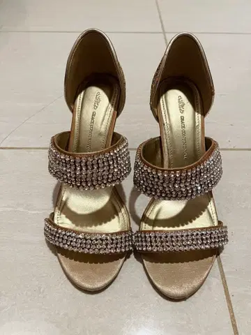 GRACE CONTINENTAL 골드 크리스탈 하이힐 펌프스